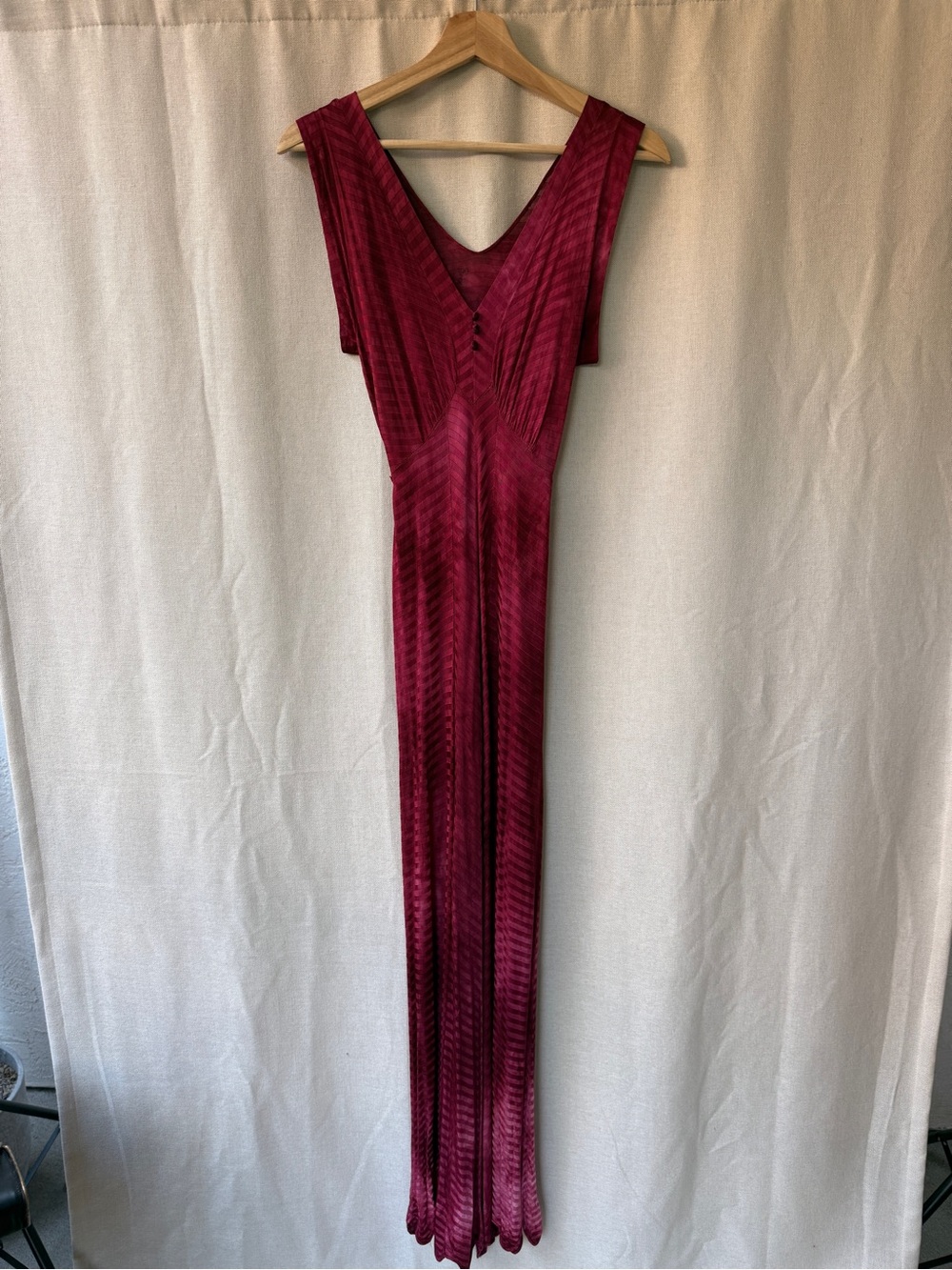 Women's Burgundy Pink V-Neck Maxi Dress